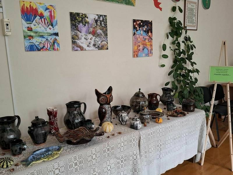 Wystawa wyrobów ceramicznych ludowej artystki-ceramiki Irmy Gurevičienė „Pareitin suvržijus”